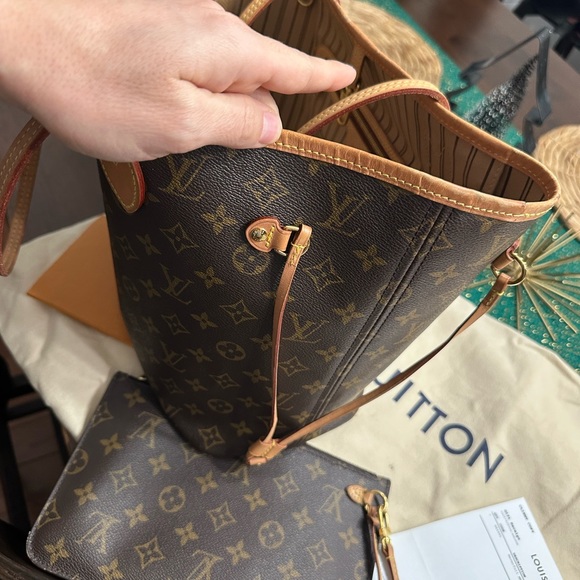 Louis Vuitton Neverfull MM (Purse and dust cover only). - Picture 4 of 6